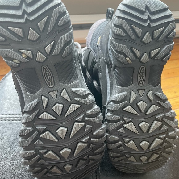 Winter Boots - Picture 4 of 6